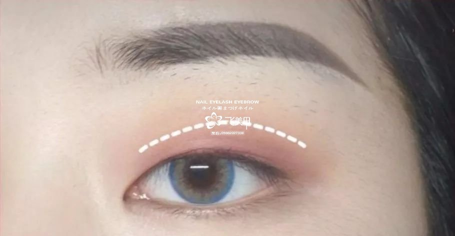 單眼皮和腫眼泡眼妝怎么畫？新手化妝必看的眼妝教程！