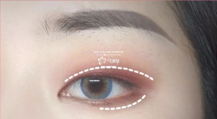 單眼皮和腫眼泡眼妝怎么畫？新手化妝必看的眼妝教程！