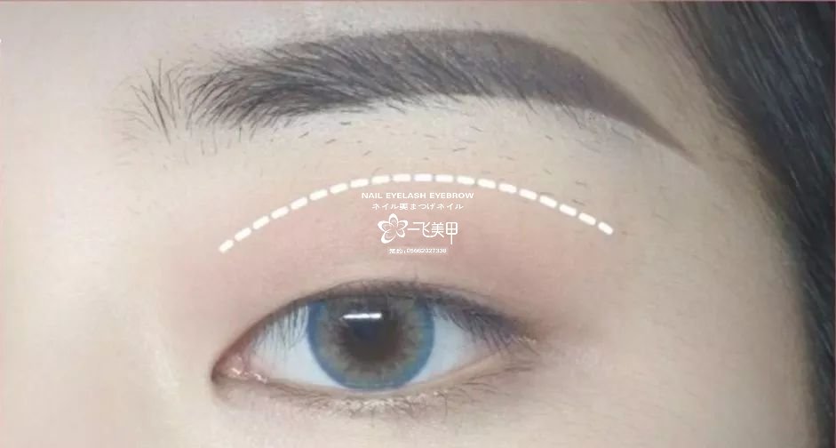 單眼皮和腫眼泡眼妝怎么畫？新手化妝必看的眼妝教程！