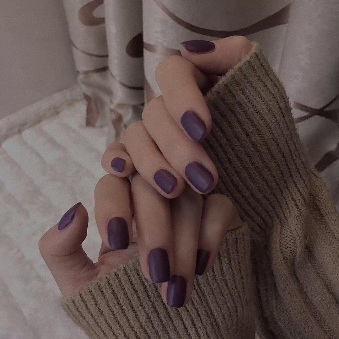 想做美甲？我告訴你今年流行什么色！
