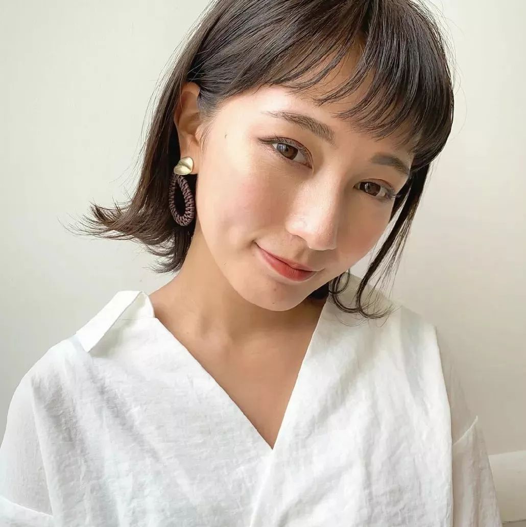 女生氣質(zhì)齊肩小外翻