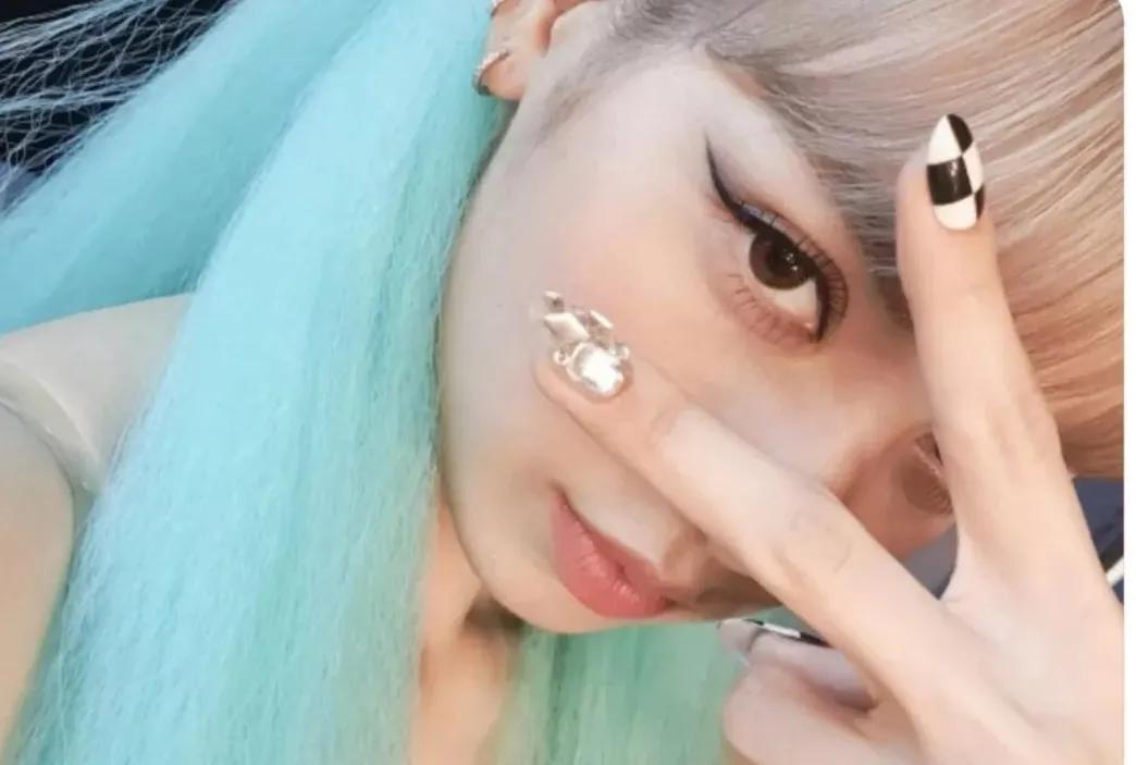 lisa是什么寶藏女孩啊，同款美甲也太種草了吧