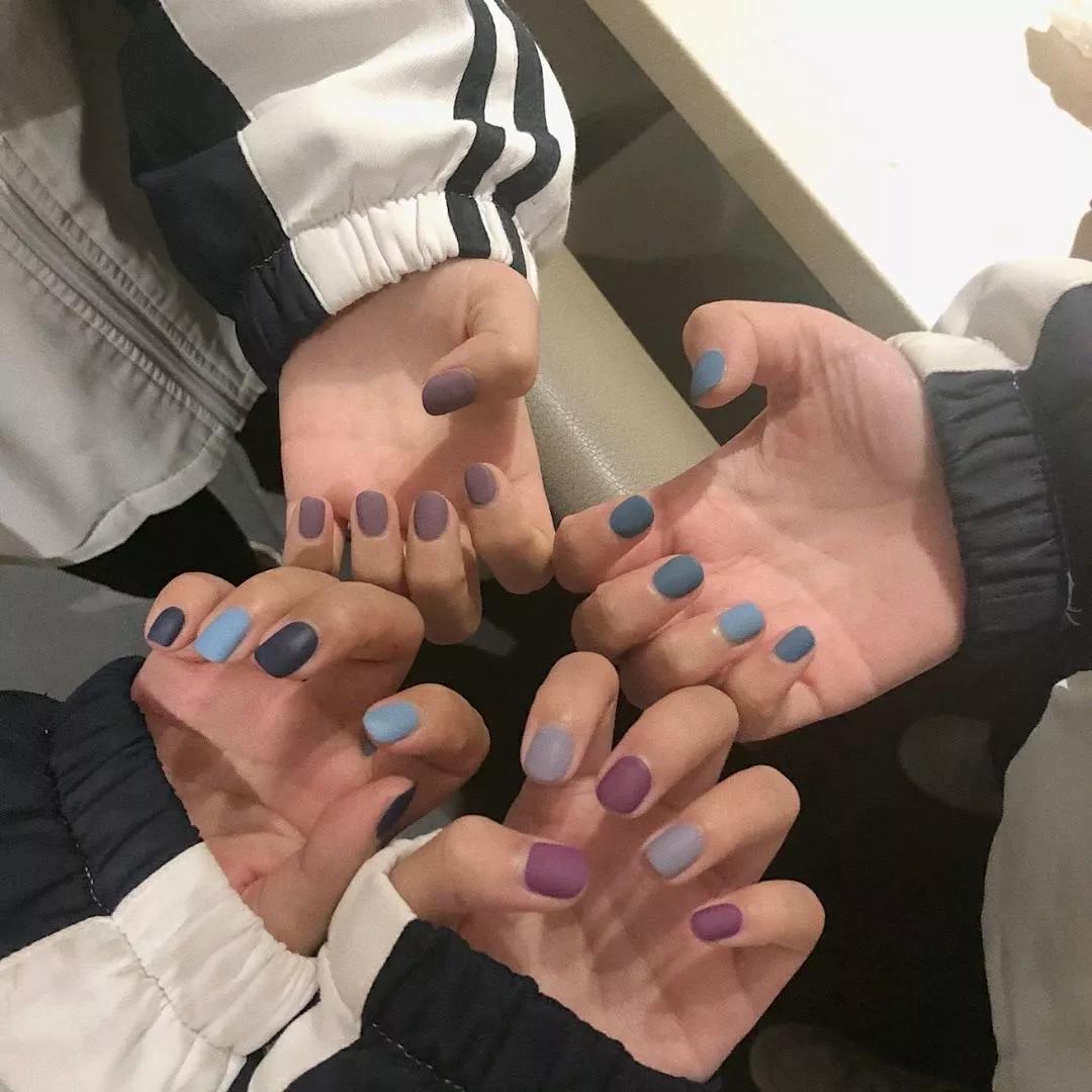 想做美甲？我告訴你今年流行什么色！