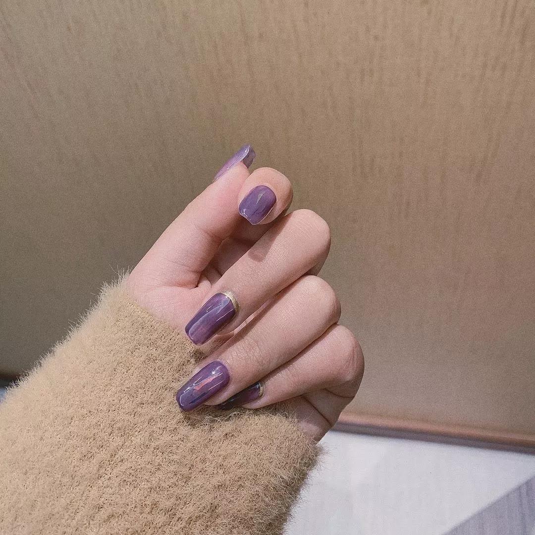 想做美甲？我告訴你今年流行什么色！