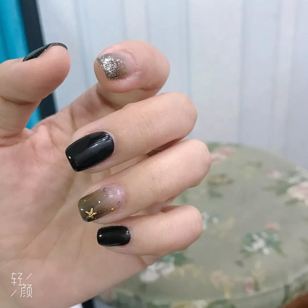 想不到透透的黑色美甲也能這么美！