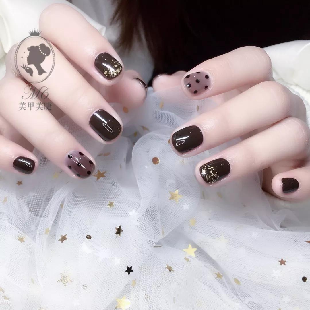 想不到透透的黑色美甲也能這么美！