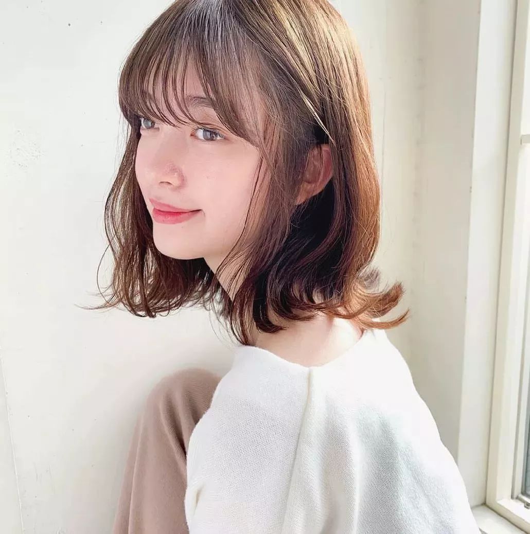 女生氣質(zhì)齊肩小外翻
