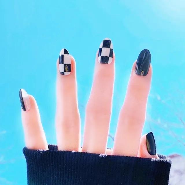 lisa是什么寶藏女孩啊，同款美甲也太種草了吧