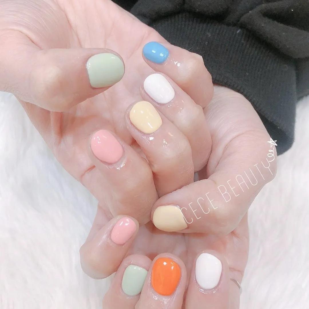 如何把春夏裝進(jìn)美甲里？糖果色系做到了