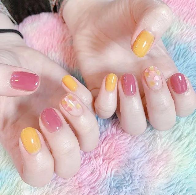 如何把春夏裝進(jìn)美甲里？糖果色系做到了