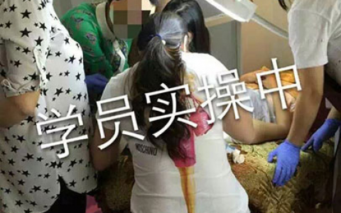 學(xué)員實操練習(xí)中，互相交流