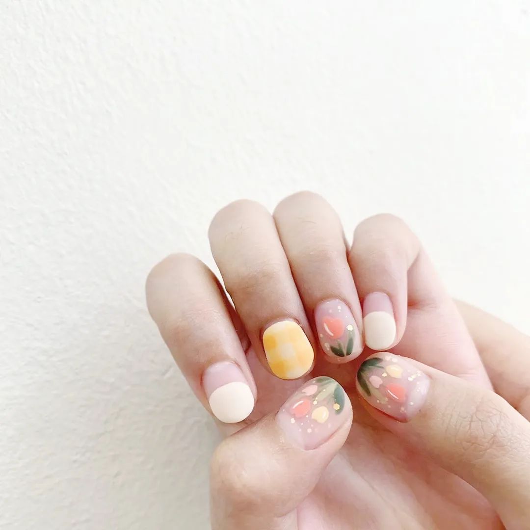 韓式花花美甲清新又可愛(ài)