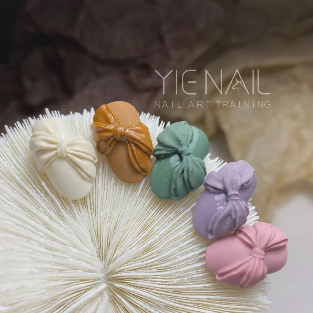 有點復古的日系立體蝴蝶結(jié)美甲