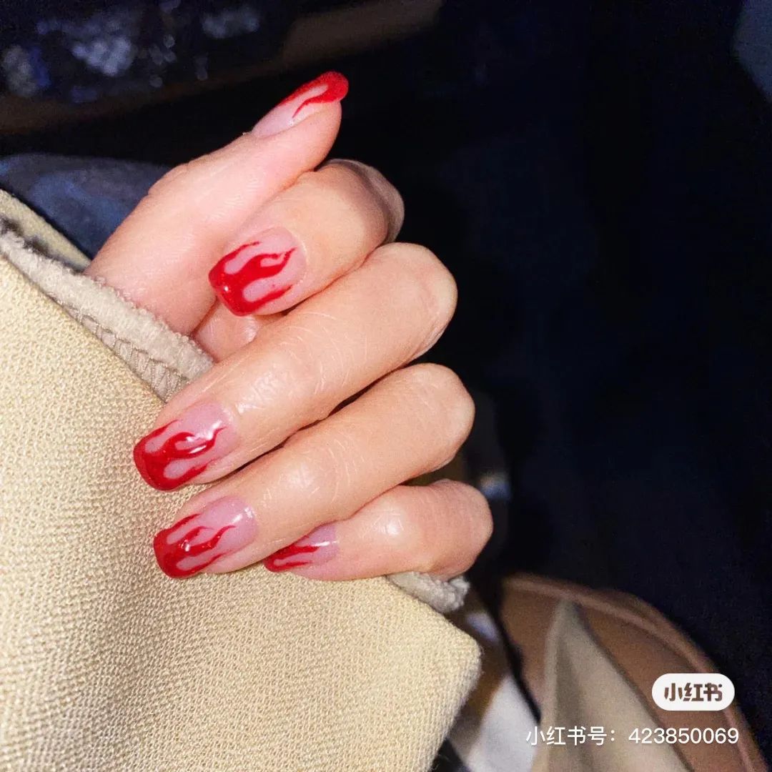 Lisa、宋妍霏……同款美甲，我都給你們扒出來了！