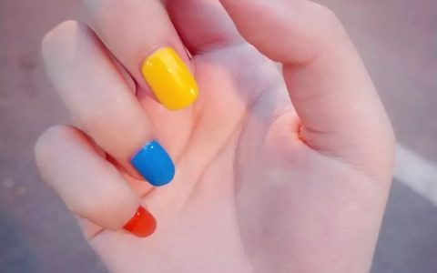 快看！彩虹色系、小清新美甲是你喜歡的風(fēng)格嗎？