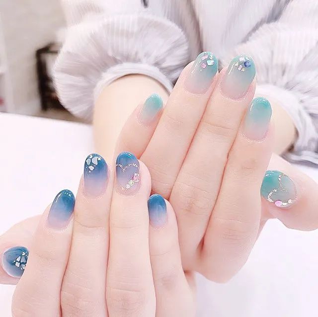 高級！這才是藍色美甲的正確打開方式