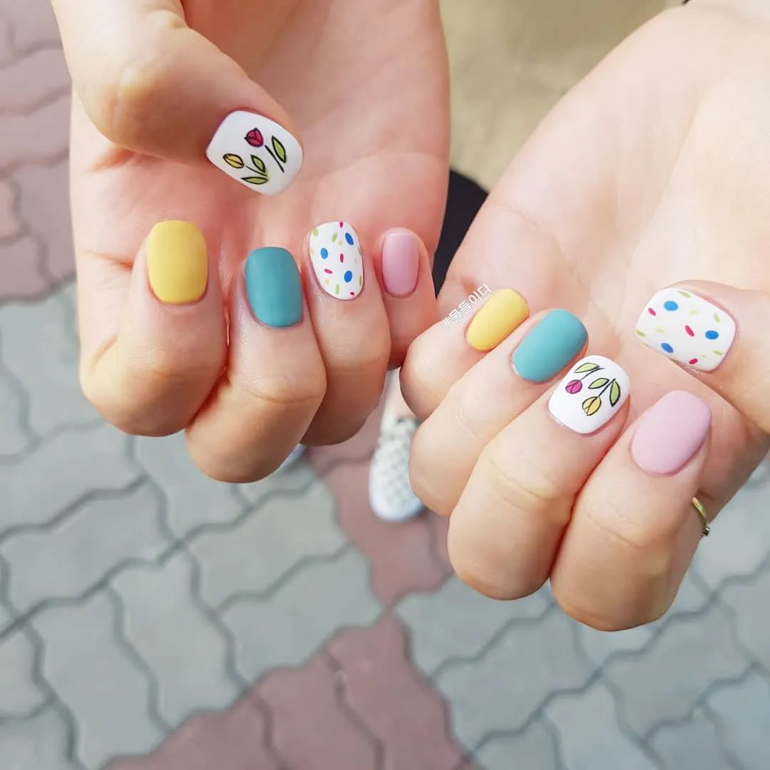韓式花花美甲清新又可愛