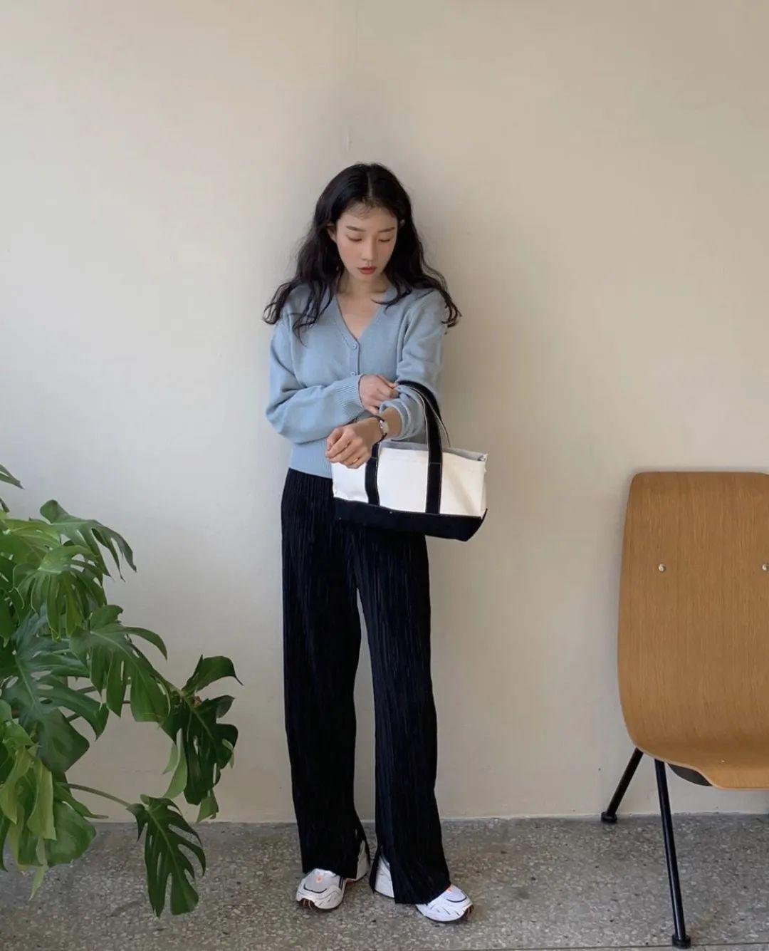 別再穿黑白灰了，今年巨火的 “ 初戀色 ” 簡直美哭 ！