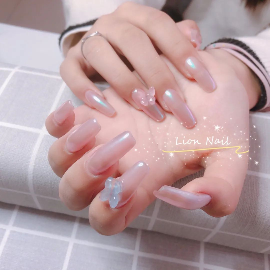 蝴蝶+極光色美甲，太美了