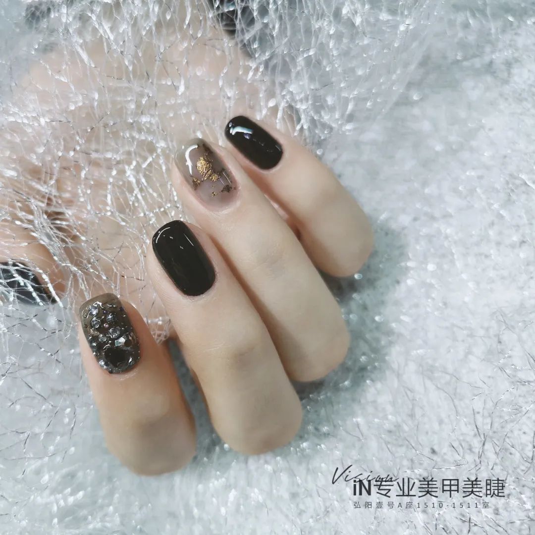 黑鉆美甲不僅是美，更是一種帥氣
