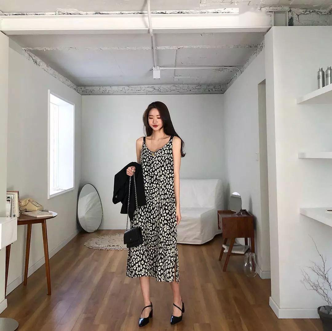 楊冪又靠“初戀鞋”上熱搜了？隨便穿都美到窒息！