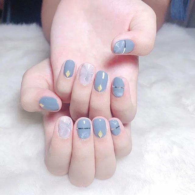 高級(jí)！這才是藍(lán)色美甲的正確打開(kāi)方式