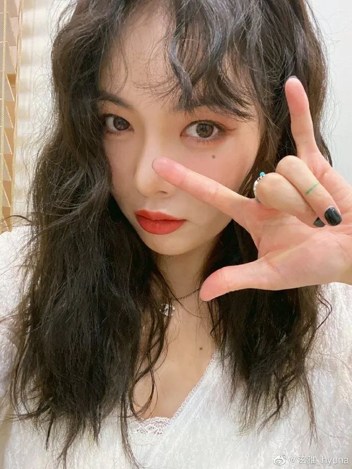 Lisa、宋妍霏……同款美甲，我都給你們扒出來了！
