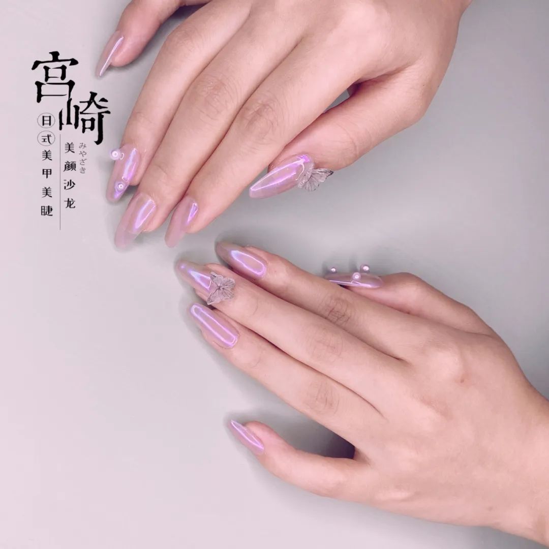 蝴蝶+極光色美甲，太美了
