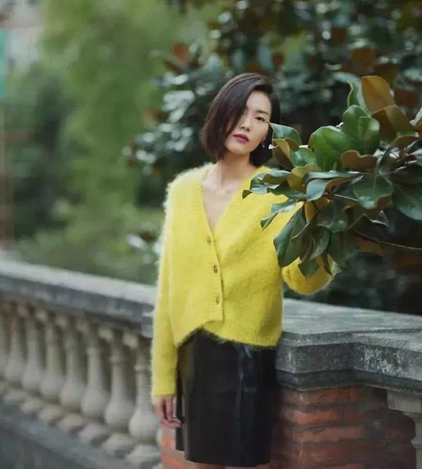 時(shí)尚魔咒 “ 淡黃的長裙，蓬松的頭發(fā) ”，搞黃色也是一門學(xué)問啊