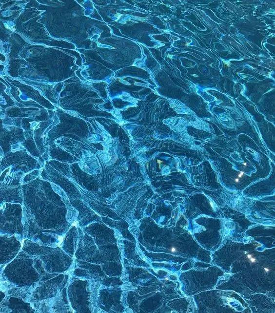 今年春夏超流行的4組配色，穿對(duì)了巨顯白巨顯貴！