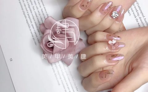 蝴蝶+極光色美甲，太美了