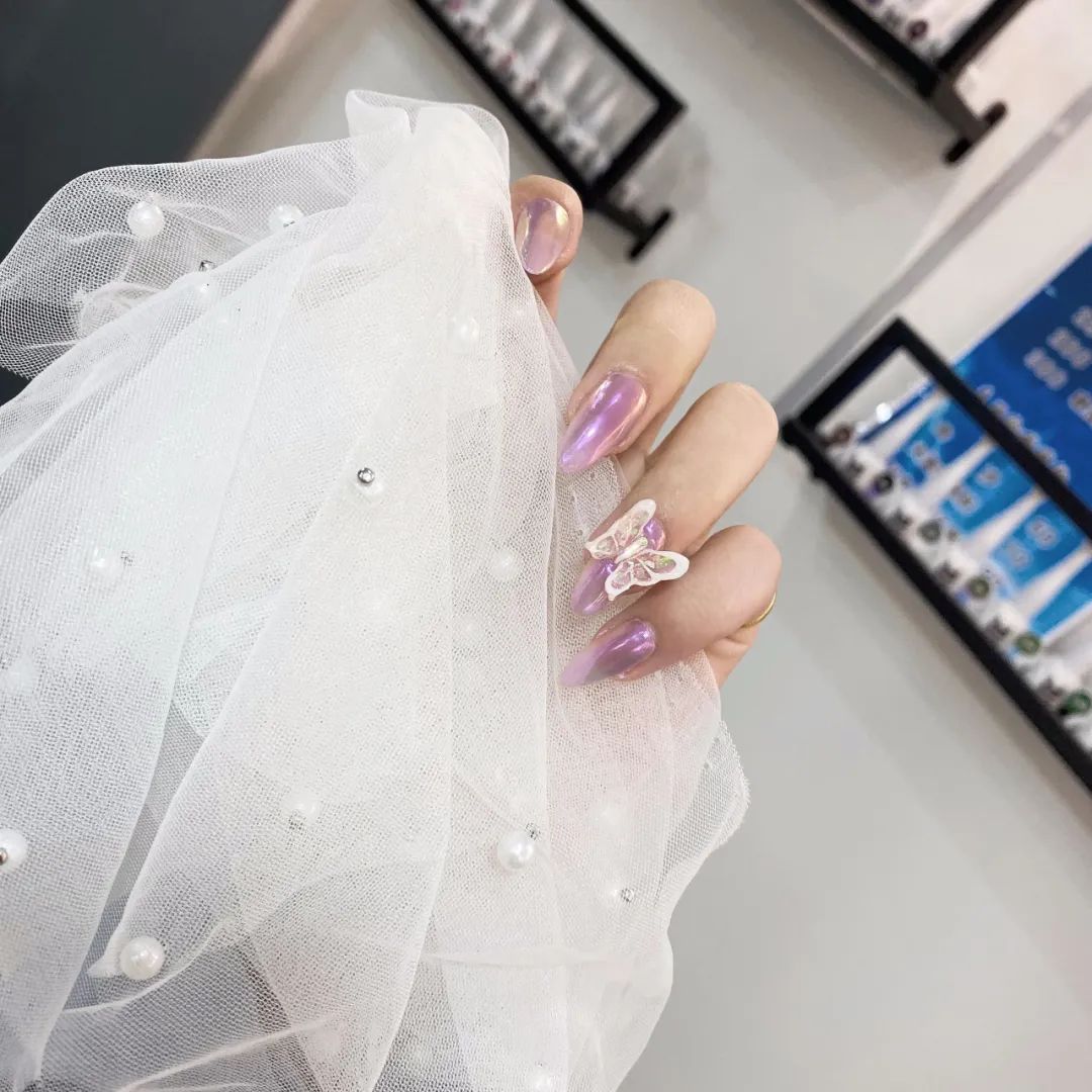 蝴蝶+極光色美甲，太美了