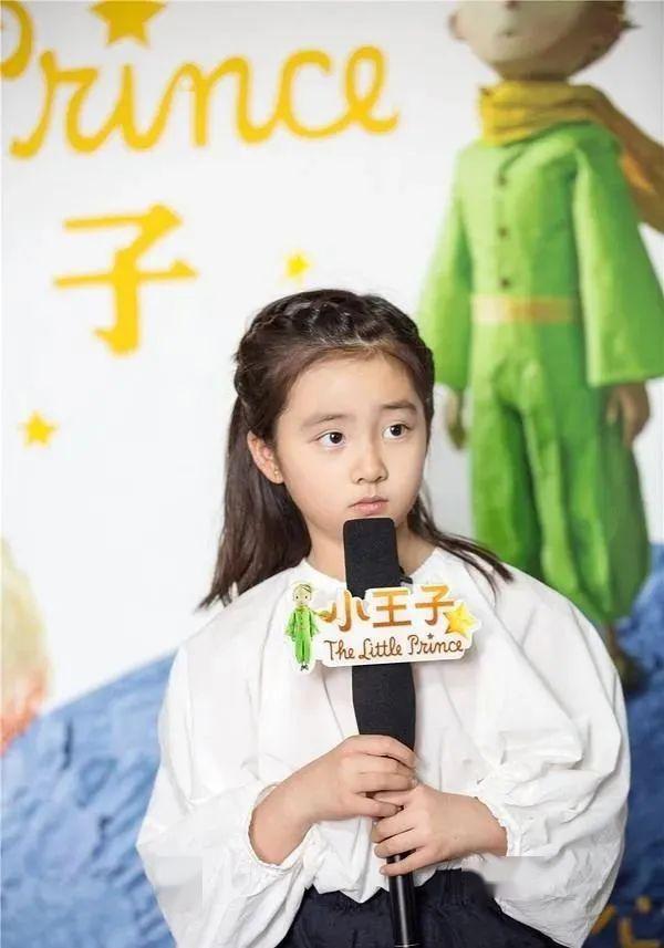 黃磊女兒穿露腰bra上熱搜引爭議：孫莉，你怎么養(yǎng)的女兒！