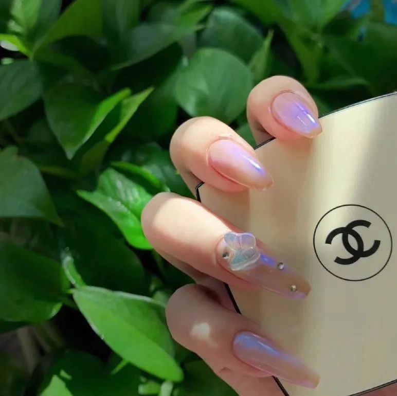 蝴蝶+極光色美甲，太美了