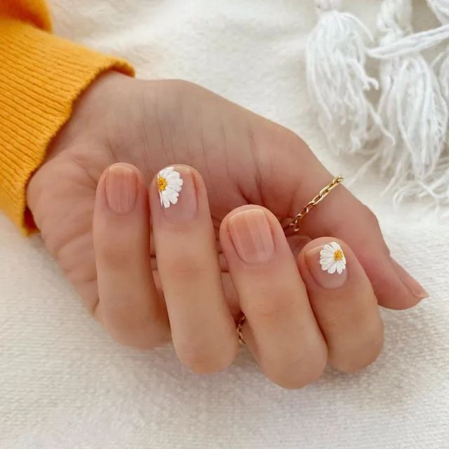 Lisa、宋妍霏……同款美甲，我都給你們扒出來了！