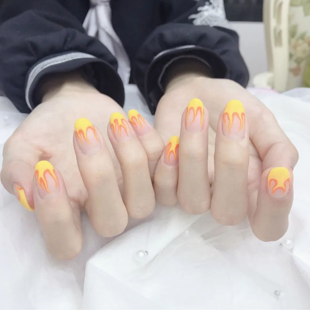 今天吃瓜吃累了，還是看點歐美風(fēng)美甲養(yǎng)養(yǎng)眼吧