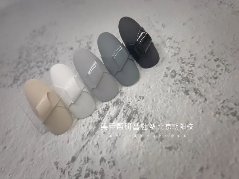 有點復古的日系立體蝴蝶結(jié)美甲