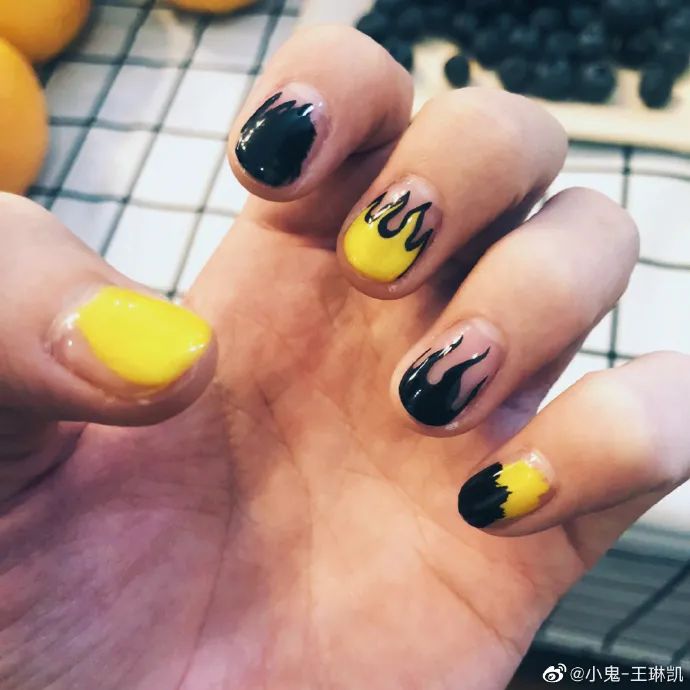 Lisa、宋妍霏……同款美甲，我都給你們扒出來了！