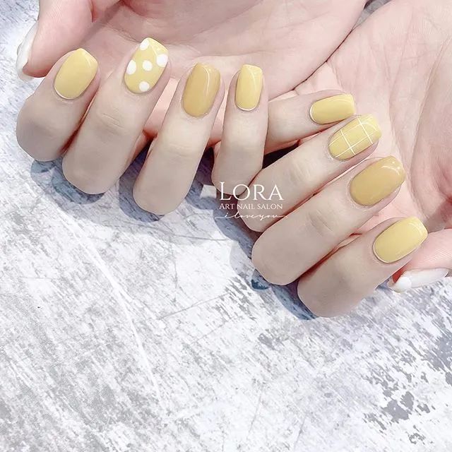 這個(gè)夏天最不能少的，就是這個(gè)顏色的美甲