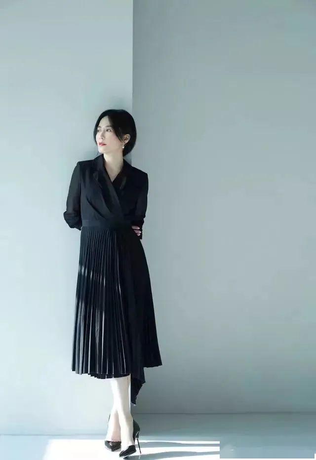 百褶裙那么美，怎么搭配才能顯瘦又好看？