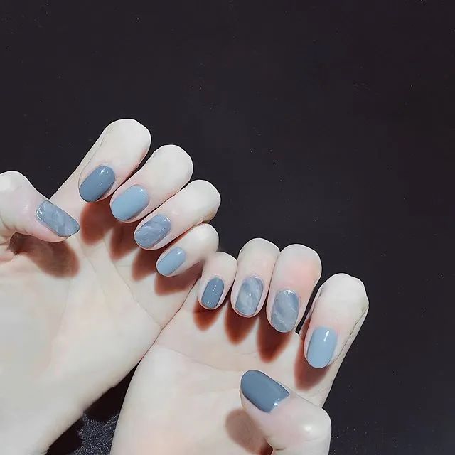 高級(jí)！這才是藍(lán)色美甲的正確打開(kāi)方式