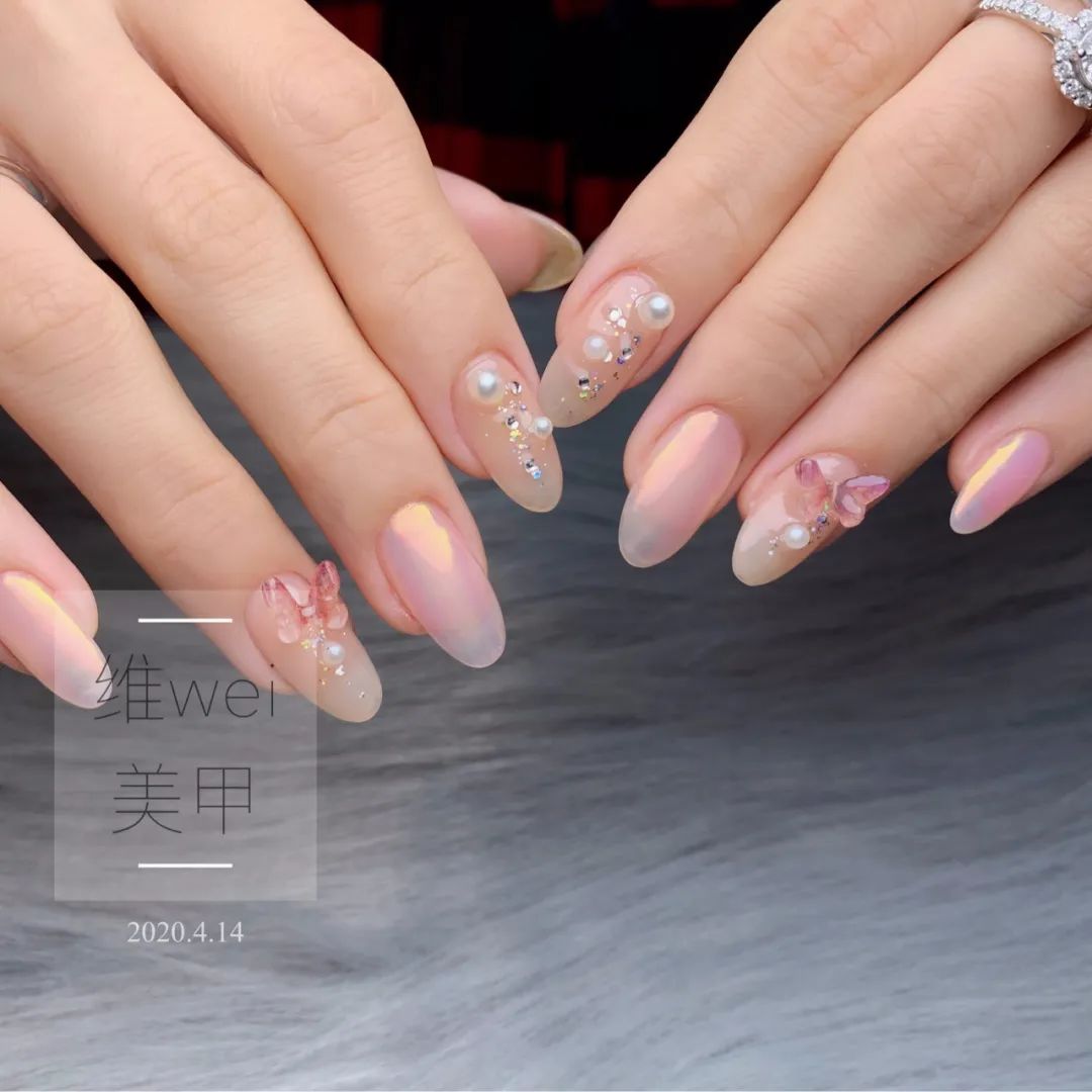 蝴蝶+極光色美甲，太美了