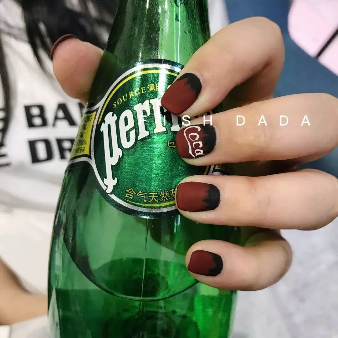 火熱夏季 來款冰爽的可樂美甲降溫吧