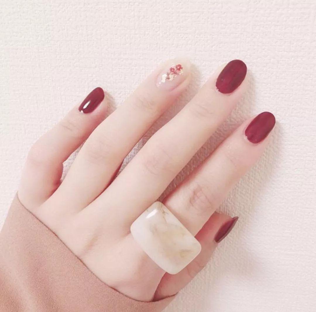 適合上班、約會(huì)的好感度美甲，美的不重樣