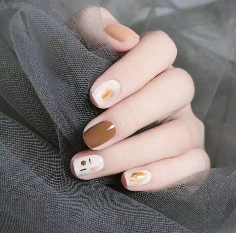 適合上班、約會(huì)的好感度美甲，美的不重樣