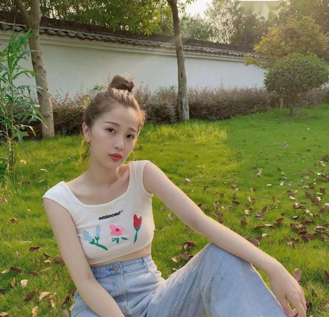 小美女虞書欣夏日穿搭小心機(jī)