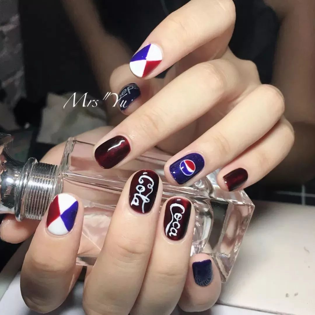 火熱夏季 來款冰爽的可樂美甲降溫吧