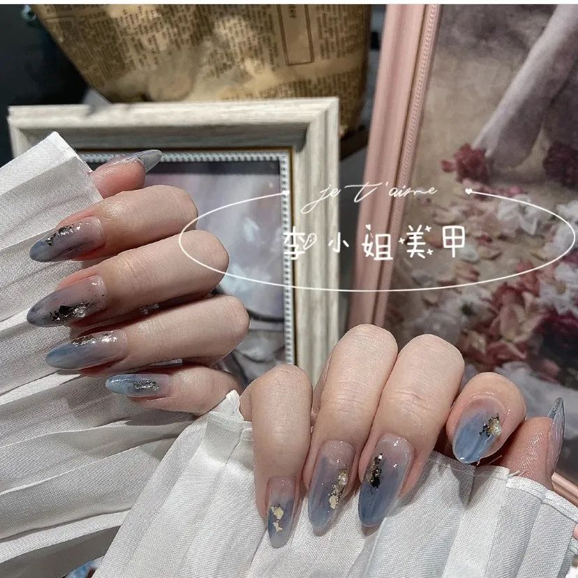 來看看大家最近都做了什么美甲款式