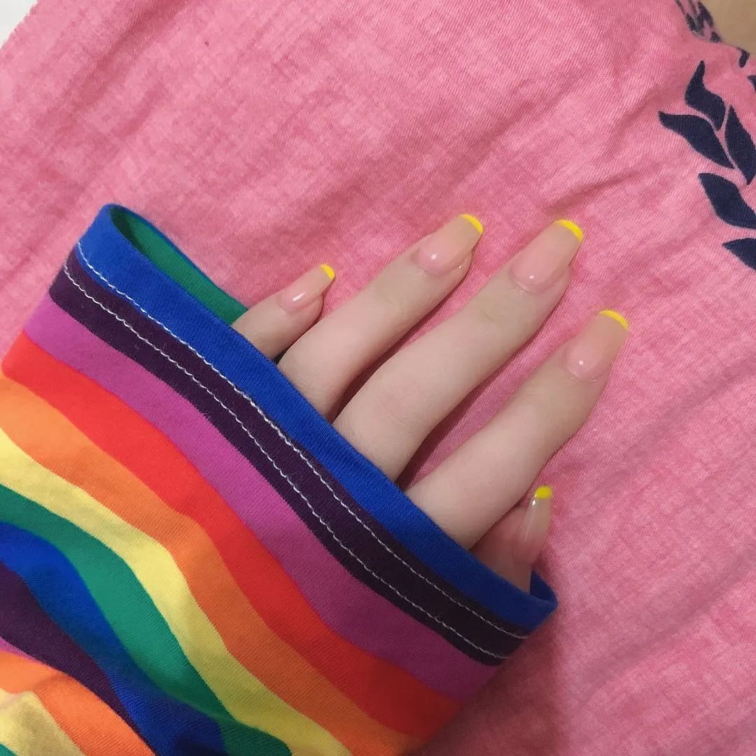 來看看大家最近都做了什么美甲款式
