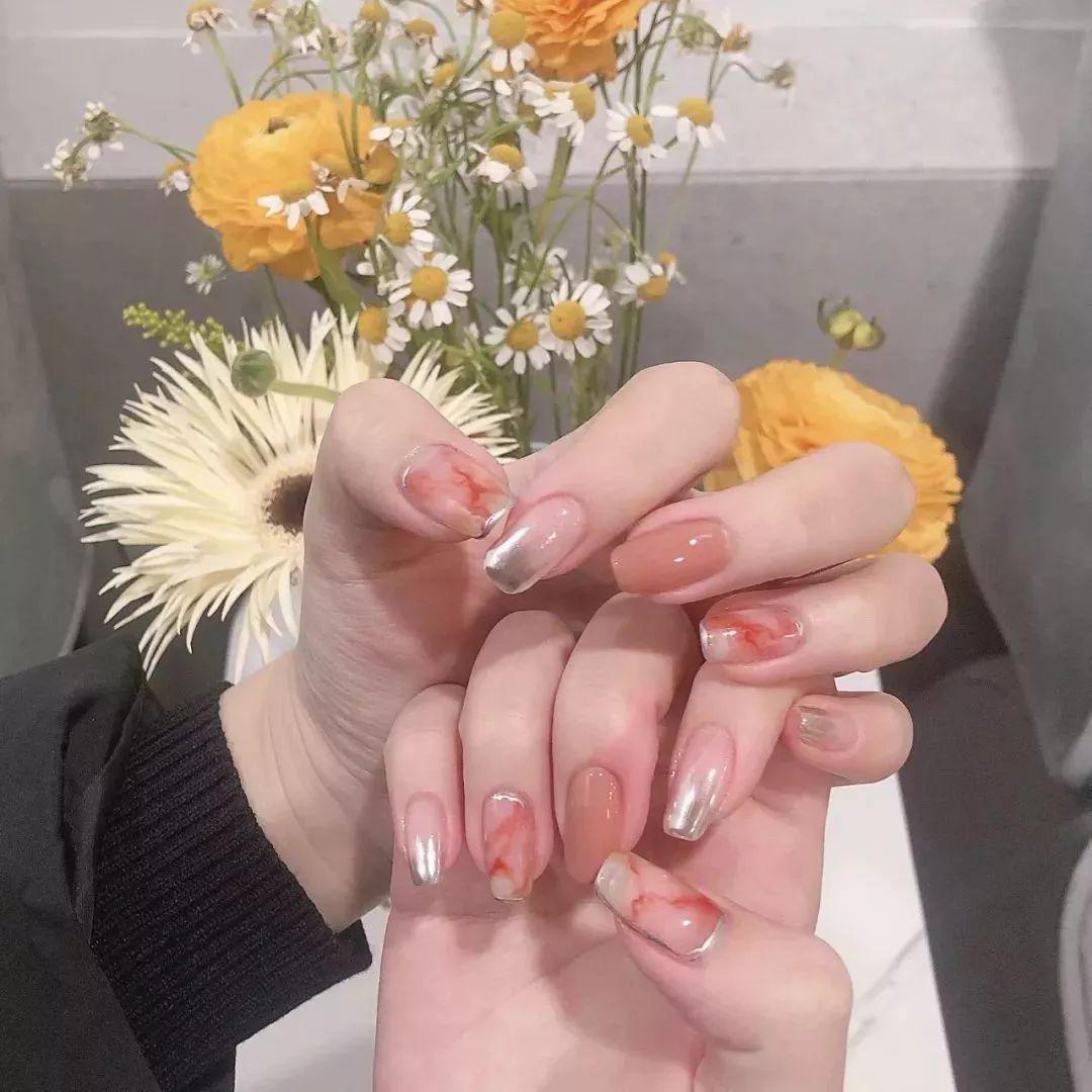 適合上班、約會的好感度美甲，美的不重樣